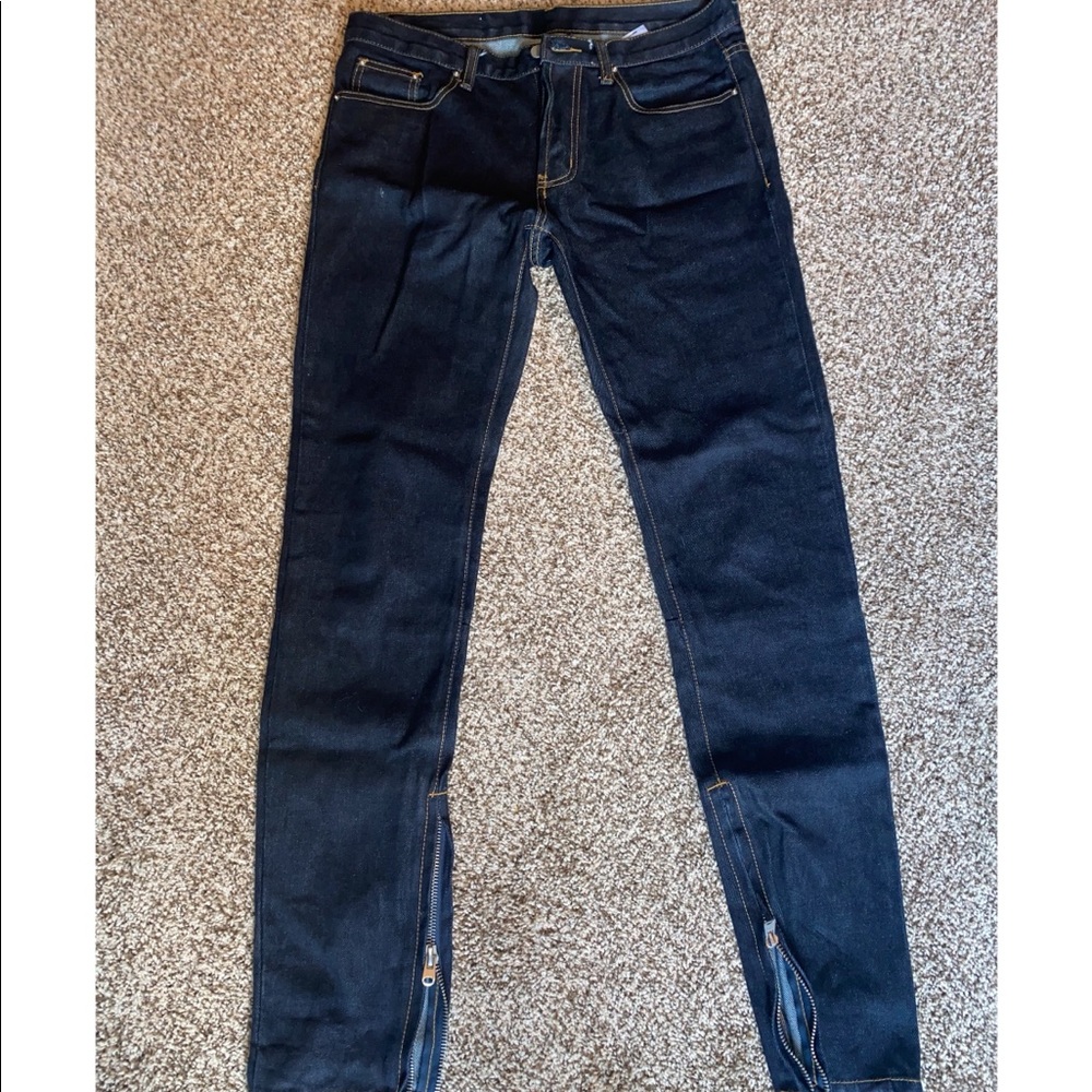 Men’s dark blue jeans